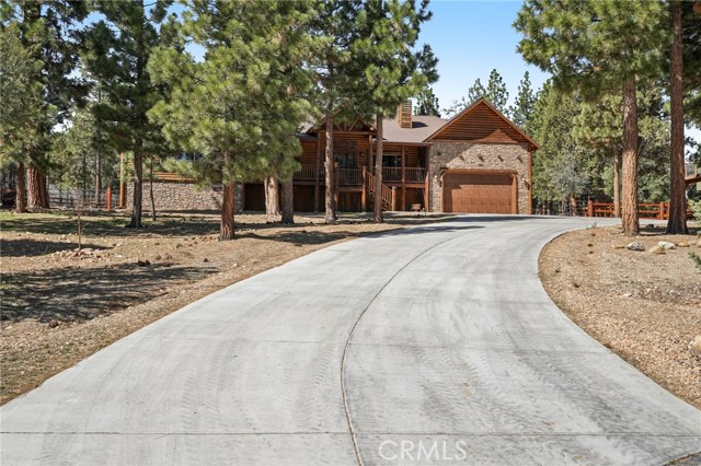 Detail Gallery Image 3 of 39 For 1039 Heritage Trl, Big Bear City,  CA 92314 - 4 Beds | 4/1 Baths