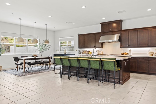 Detail Gallery Image 11 of 74 For 27526 Elderberry Dr, Valencia,  CA 91381 - 5 Beds | 5/1 Baths