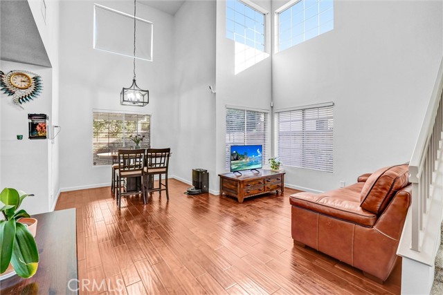 Detail Gallery Image 2 of 28 For 1744 Empty Saddle, Simi Valley,  CA 93063 - 3 Beds | 2/1 Baths