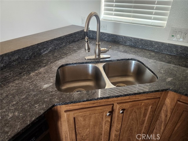 Detail Gallery Image 9 of 11 For 60784 Stagemans Rd, Landers,  CA 92285 - 2 Beds | 2 Baths