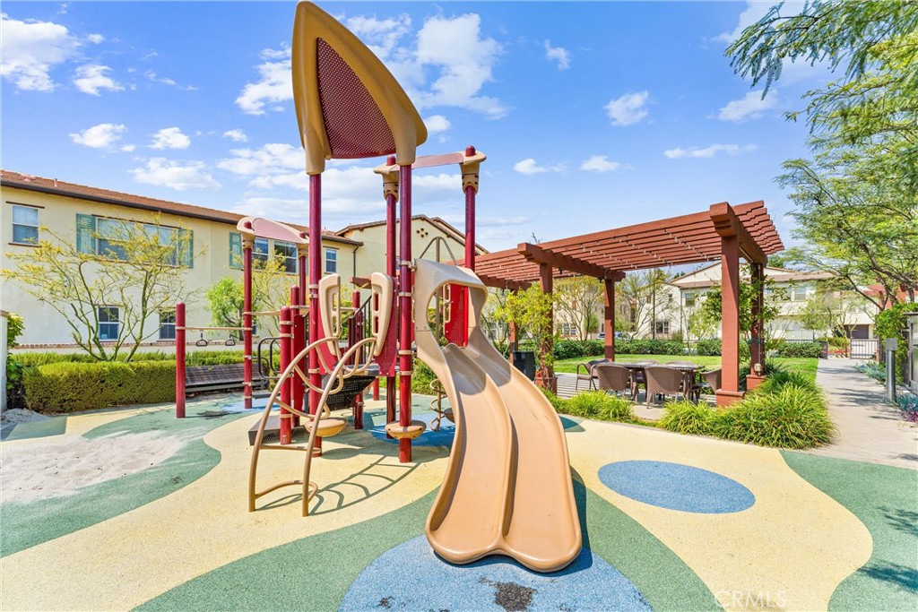 https://media.crmls.org/medias/96bee7a6-b128-4411-a24d-97edec0f0e6d.jpg?preset=X-Large