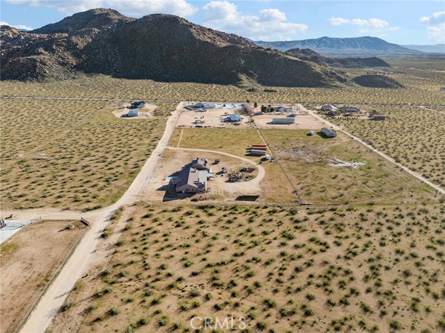 Detail Gallery Image 4 of 73 For 13850 Nightshade Rd, Apple Valley,  CA 92307 - 5 Beds | 5 Baths