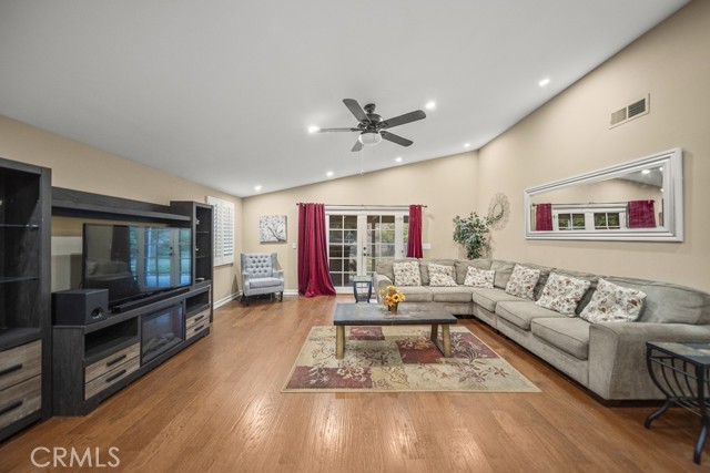 Detail Gallery Image 16 of 35 For 28148 Bakerton Ave, Canyon Country,  CA 91351 - 4 Beds | 2 Baths