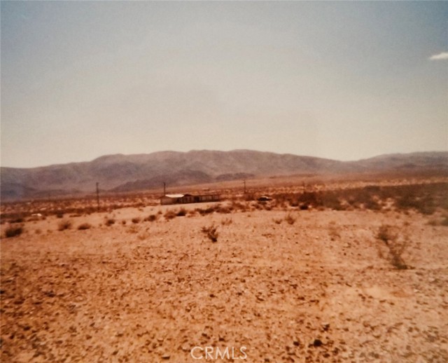 1 Sullivan Rd, 29 Palms CA: https://media.crmls.org/medias/96bfef0d-a0fb-4e50-967f-ea9069469ac4.jpg