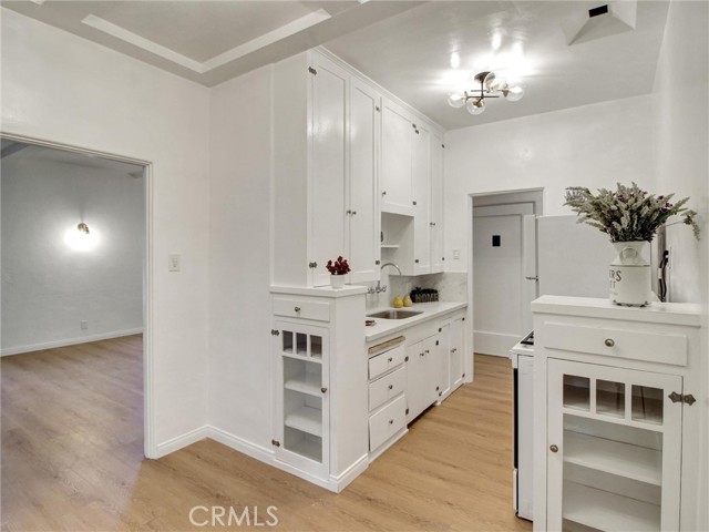 Detail Gallery Image 11 of 30 For 9949 Young Dr #204,  Beverly Hills,  CA 90212 - 1 Beds | 1 Baths