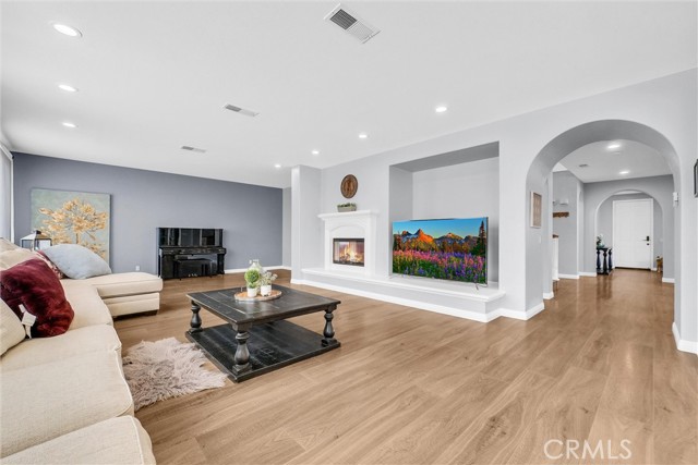 6895 Guinevere Court, Eastvale CA: https://media.crmls.org/medias/96c20130-c2fa-4b02-928e-f9db3c82177c.jpg