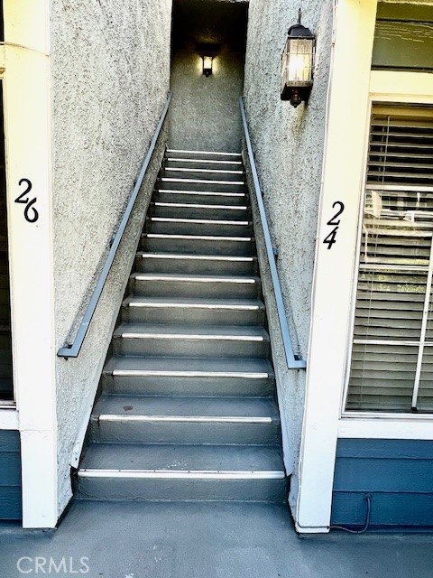 Detail Gallery Image 3 of 29 For 22040 Gault St #24,  Canoga Park,  CA 91303 - 2 Beds | 2 Baths