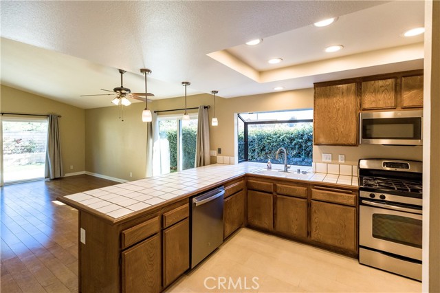 Detail Gallery Image 14 of 44 For 270 Creekwood Ct, Brea,  CA 92821 - 3 Beds | 2 Baths