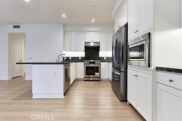Detail Gallery Image 3 of 19 For 186 Bishop Lndg, Irvine,  CA 92620 - 2 Beds | 2 Baths