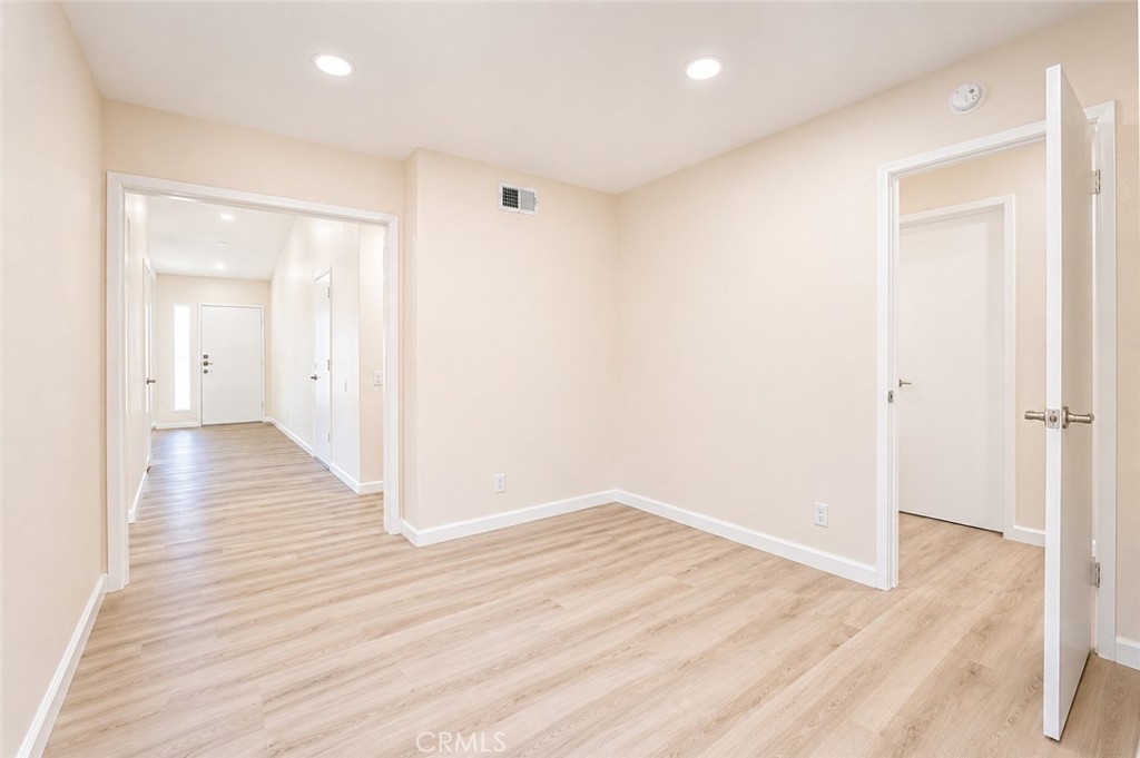 https://media.crmls.org/medias/96c3a90d-c386-4586-b301-e468efe9e398.jpg?preset=X-Large
