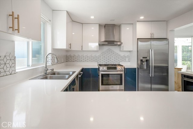 2481 S Bundy Drive, Los Angeles CA: https://media.crmls.org/medias/96c4bb8b-c98c-4a68-8d2b-c9a5809939aa.jpg
