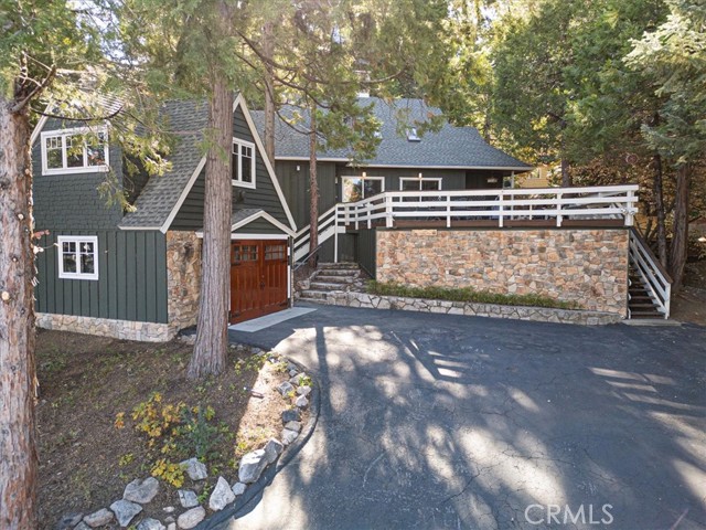 Detail Gallery Image 3 of 39 For 226 Holiday Dr, Lake Arrowhead,  CA 92352 - 4 Beds | 3/1 Baths