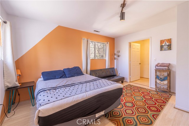 Detail Gallery Image 11 of 33 For 863 Ford Ln, Big Bear Lake,  CA 92315 - 4 Beds | 3/1 Baths