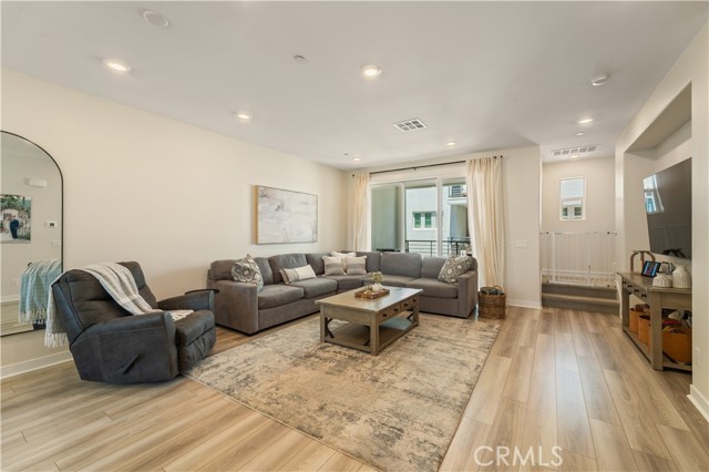 Detail Gallery Image 5 of 26 For 27461 Viero Pl, Valencia,  CA 91381 - 3 Beds | 4 Baths