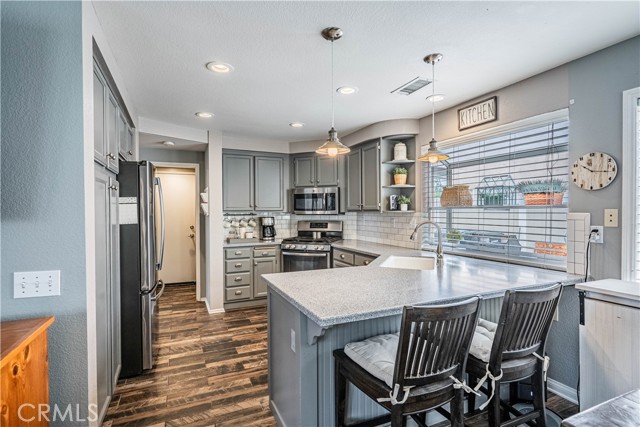 Detail Gallery Image 15 of 59 For 29385 N Lake Dr, Lake Elsinore,  CA 92530 - 3 Beds | 2/1 Baths