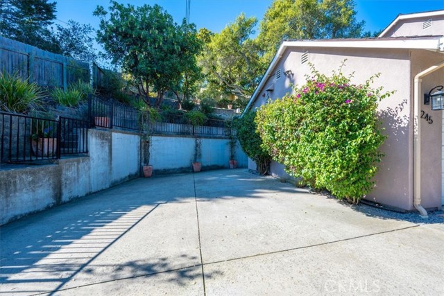 Detail Gallery Image 5 of 48 For 245 Robles, Arroyo Grande,  CA 93420 - 3 Beds | 3 Baths