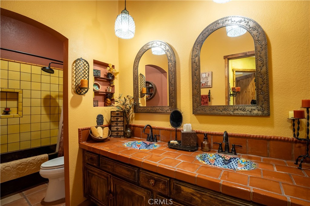 https://media.crmls.org/medias/96c88541-7bc8-4d68-b759-da3516005704.jpg?preset=X-Large