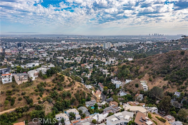 Detail Gallery Image 8 of 64 For 6438 Georgius Way, Los Angeles,  CA 90068 - 4 Beds | 4 Baths