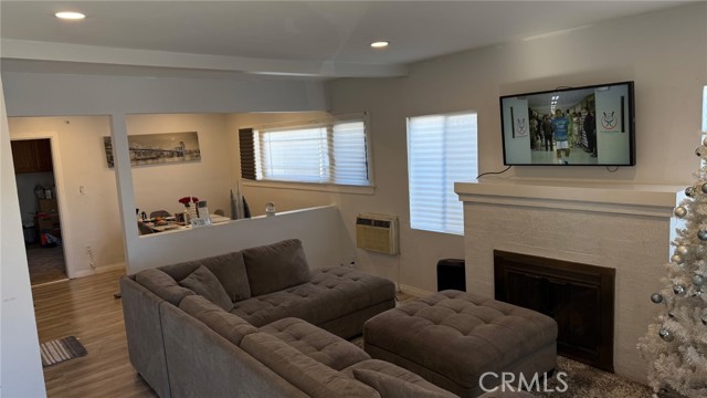 Detail Gallery Image 3 of 11 For 2829 S Rimpau, Los Angeles,  CA 90016 - 4 Beds | 2 Baths