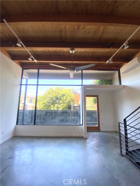 1113 Electric Avenue, Venice CA: https://media.crmls.org/medias/96cac24b-792c-4f75-bfd7-209f8efdb730.jpg