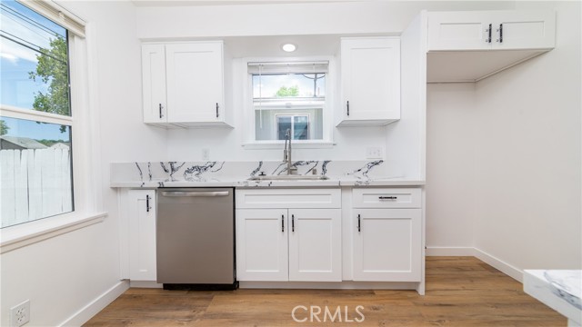Detail Gallery Image 6 of 30 For 5816 Kester Ave, Sherman Oaks,  CA 91411 - – Beds | – Baths