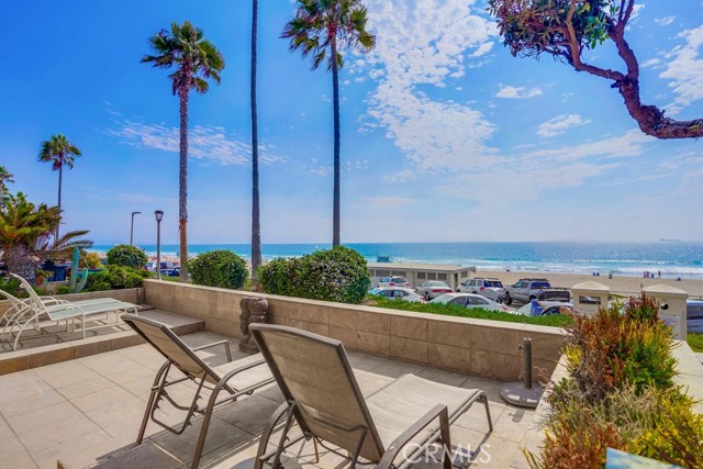 Front Patio Access to Strand