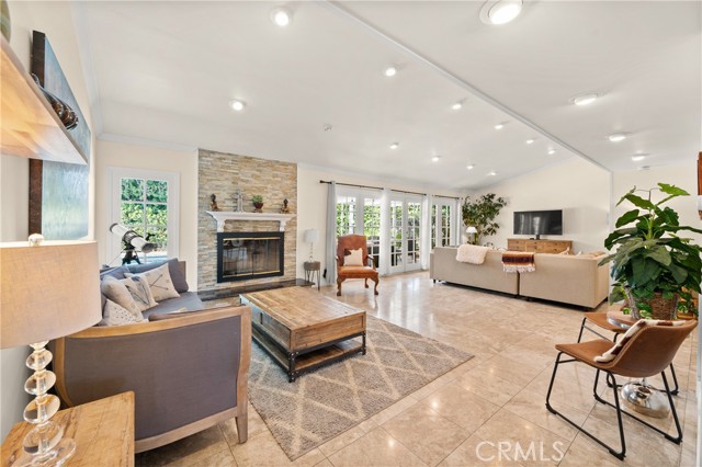 6045 Sausalito Avenue, Woodland Hills CA: https://media.crmls.org/medias/96cdc510-74c7-44f4-b805-c4b67988f048.jpg
