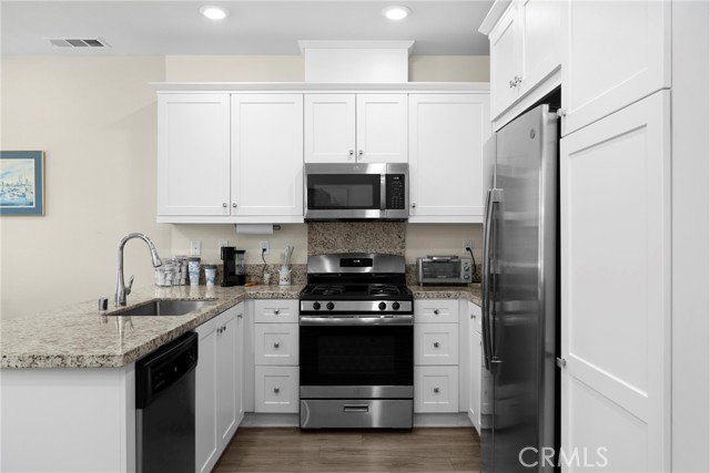 Detail Gallery Image 10 of 27 For 22886 Concord, Saugus,  CA 91350 - 2 Beds | 2/1 Baths