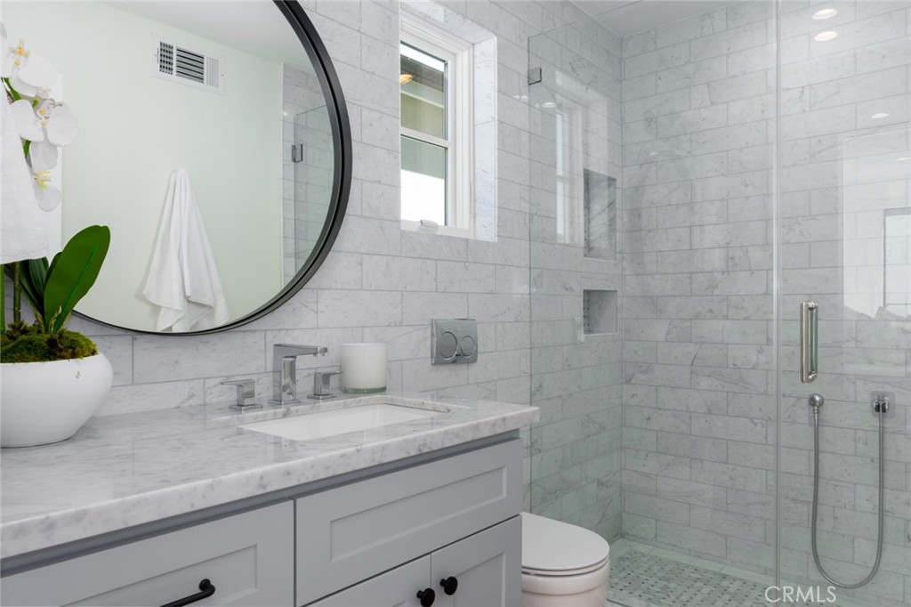 96cfb476 80c0 4b1b A8f9 50b78767587b