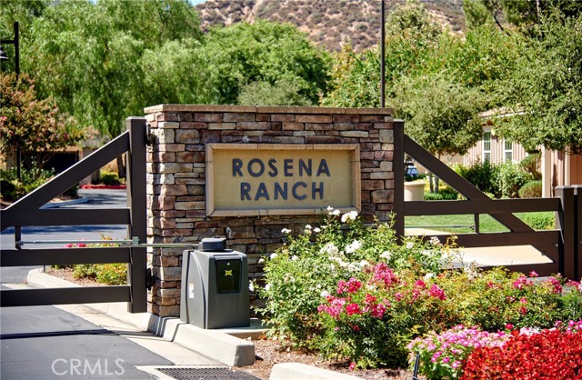 4049 Running Oak Lane, San Bernardino CA: https://media.crmls.org/medias/96d02cf4-f6b3-4e7e-b19c-c6558b3e5020.jpg