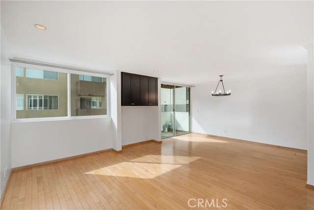 Detail Gallery Image 7 of 23 For 14141 Dickens St #212,  Sherman Oaks,  CA 91423 - 2 Beds | 2 Baths