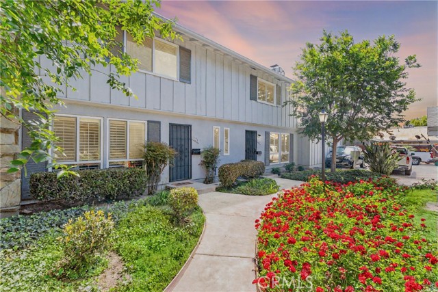 Detail Gallery Image 1 of 29 For 1121 E 1st St, Tustin,  CA 92780 - 2 Beds | 1/1 Baths