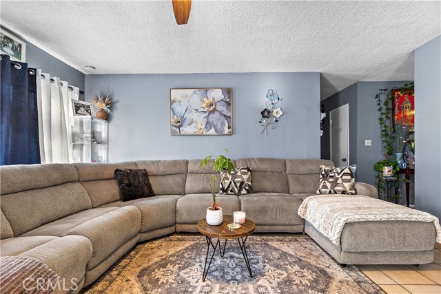 Detail Gallery Image 4 of 23 For 1820 Marine St, Santa Ana,  CA 92704 - 3 Beds | 1/1 Baths