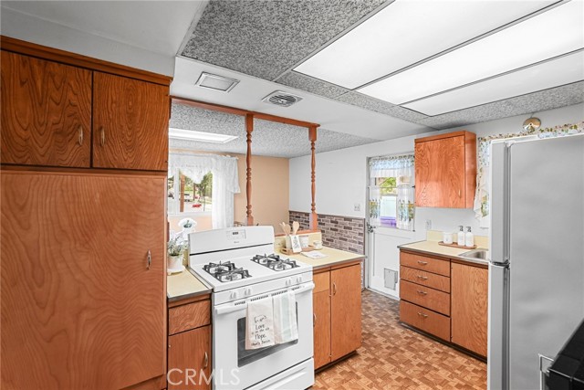 27439 Santa Clarita Road, Saugus CA: https://media.crmls.org/medias/96d44b82-4265-4d82-aa9f-849d6693c051.jpg