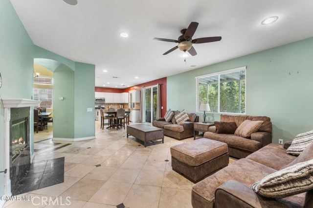 Detail Gallery Image 7 of 40 For 4103 W Avenue J3, Lancaster,  CA 93536 - 5 Beds | 3 Baths