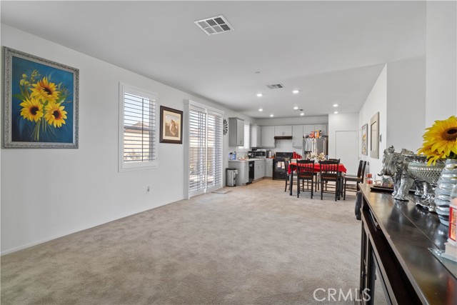 Detail Gallery Image 10 of 44 For 15056 Tawney Ridge Ln, Victorville,  CA 92394 - 4 Beds | 3 Baths