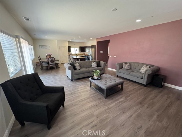 7015 Sweetleaf Drive, Fontana CA: https://media.crmls.org/medias/96d6574b-951a-442c-b06e-3720f598c0c6.jpg