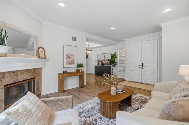 Detail Gallery Image 8 of 41 For 1211 S Golden West Ave #C,  Arcadia,  CA 91007 - 3 Beds | 3 Baths