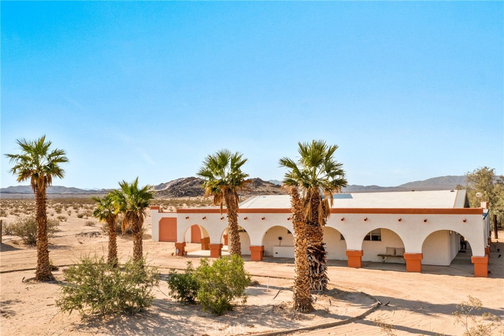 https://media.crmls.org/medias/96d76417-ae4a-47df-97e8-46423513b2fd.jpg?preset=X-Large
