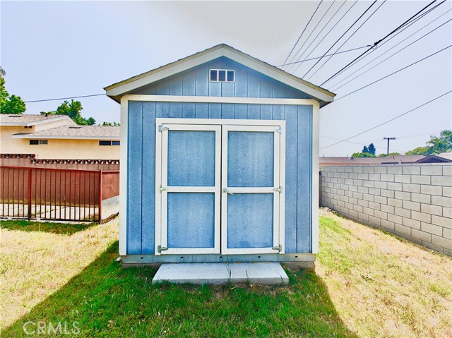 745 W E Street, Ontario CA: https://media.crmls.org/medias/96d7991a-86f4-4828-9cbf-b0410e3adb47.jpg