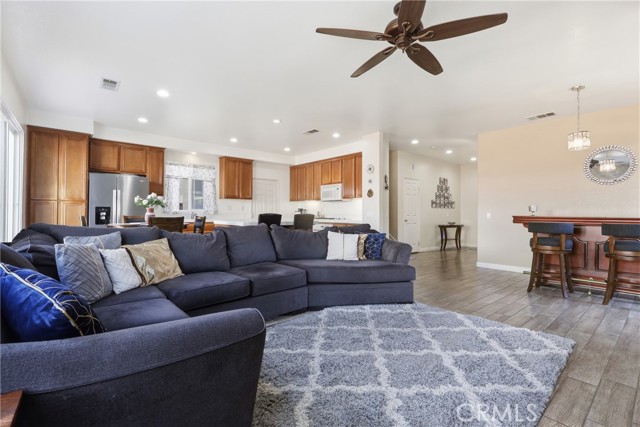 Detail Gallery Image 11 of 40 For 3609 Pyramid Trail, Perris,  CA 92570 - 4 Beds | 3 Baths