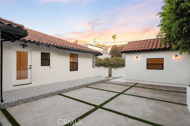 1027 Lucerne Boulevard, Los Angeles, California 90019, 4 Bedrooms Bedrooms, ,4 BathroomsBathrooms,Single Family Residence,For Sale,Lucerne,GD24123639