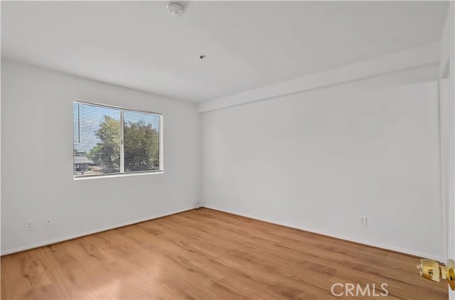 9014 Burnet Avenue, North Hills CA: https://media.crmls.org/medias/96d971a6-9354-45f7-9c2f-986f2df16b97.jpg