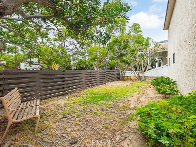 Detail Gallery Image 17 of 32 For 403 E Pine Ave, El Segundo,  CA 90245 - 5 Beds | 3 Baths
