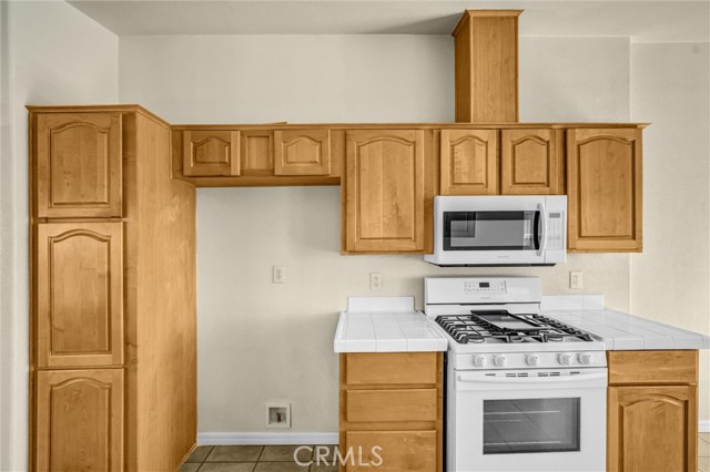 Detail Gallery Image 12 of 29 For 2424 Sunset Ridge Dr., Rosamond,  CA 93560 - 3 Beds | 2 Baths