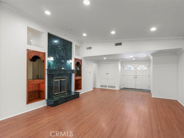 Detail Gallery Image 3 of 23 For 8501 Enfield Avenue, Northridge,  CA 90011 - 4 Beds | 2 Baths