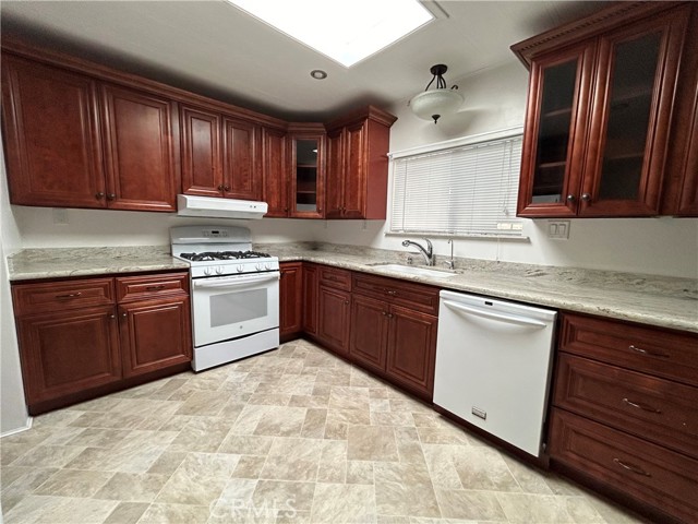 Detail Gallery Image 9 of 61 For 1525 W Oakland Ave #98,  Hemet,  CA 92543 - 2 Beds | 2 Baths