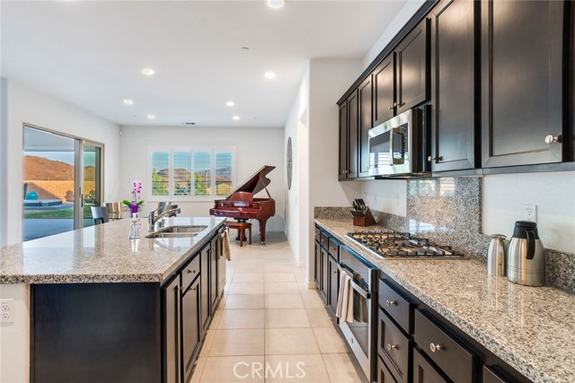 11565 Dovecoat Way, Corona CA: https://media.crmls.org/medias/96ddfa65-7fbb-4110-954e-dd4d48e7fd24.jpg