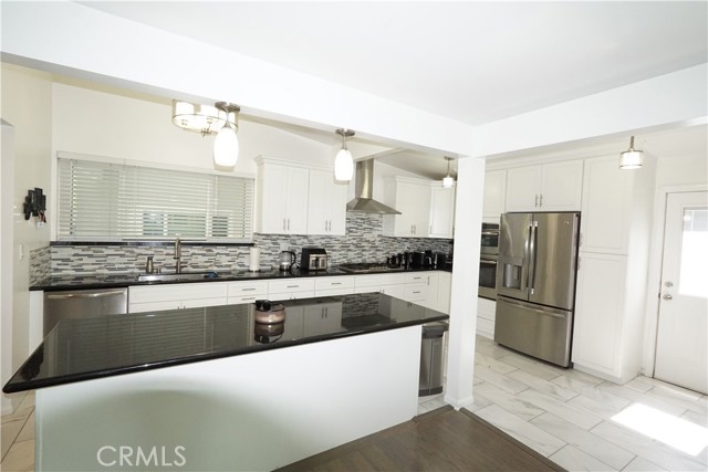 Detail Gallery Image 7 of 47 For 9327 Stanwin Ave, Arleta,  CA 91331 - 4 Beds | 2 Baths