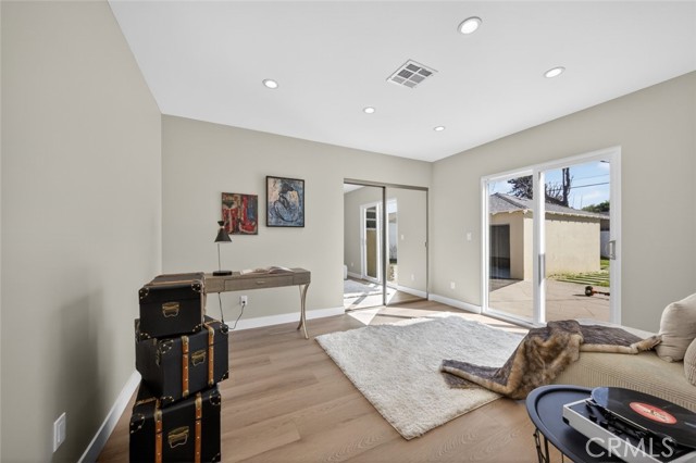 Detail Gallery Image 11 of 44 For 6820 Jellico Ave, Lake Balboa,  CA 91406 - 3 Beds | 2 Baths